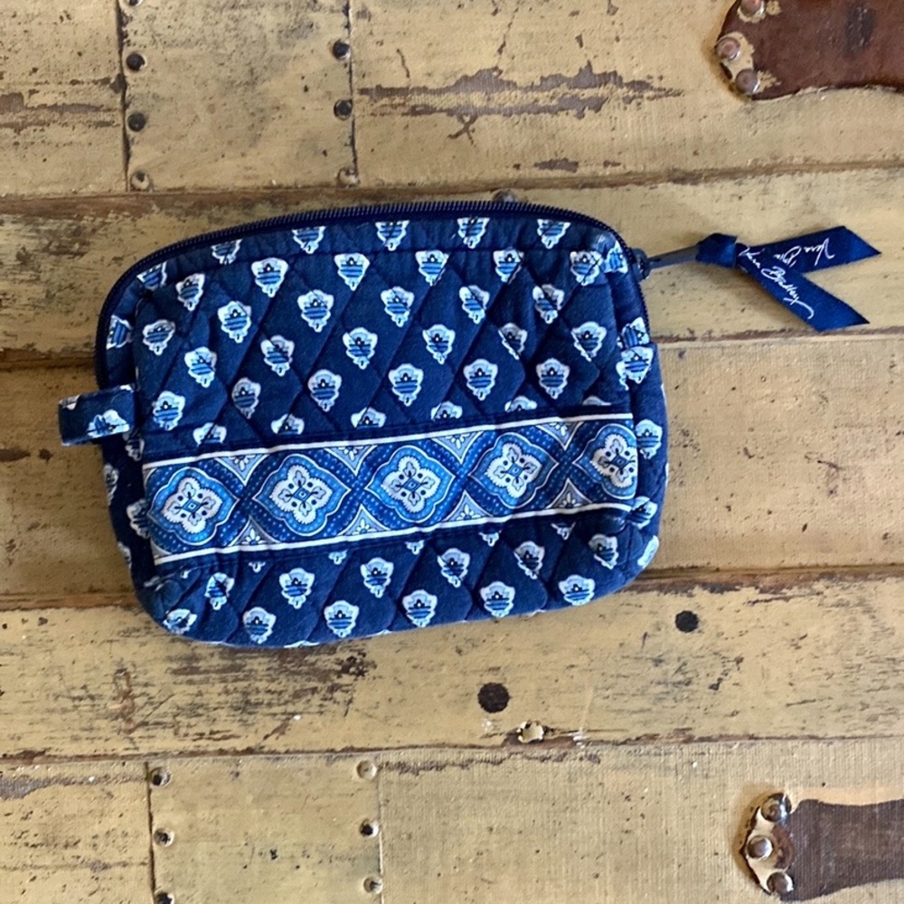 VERA BRADLEY QUILTED MAKEUP BAG TRAVEL JEWELRY ZIP BAG POUCH NAVY BLUE PATTERN